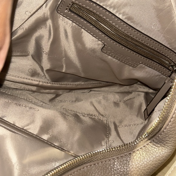 Calvin Klein Geo Rocky Road Hobo Handbag/Purse Taupe Vegan Leather LIKE NEW - Picture 6 of 10